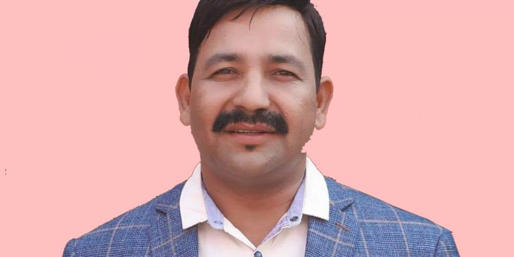 इटहरीका सडकमा तेस्रो लिङ्गीको अश्लीलता रोक्न हेमकर्ण पौडेल सडकमा