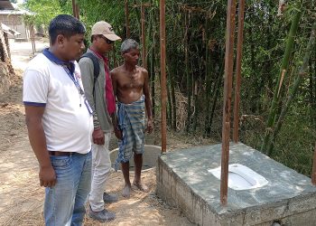 ज्याला-मजदुरी गरेर जिवन निर्वाह गर्ने रामधुनी–९ को विपन्न बस्तिमा शौचालय निर्माण हुँदै