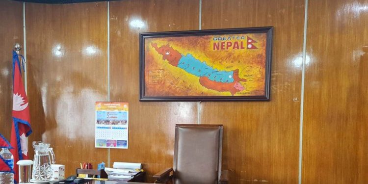 आफ्नो कार्यकक्षमा ‘ग्रेटर नेपाल’को नक्सा राखेर बालेन शाहले दिए भारतलाई काउन्टर