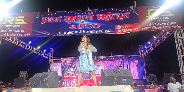 ज्योति मगरलाई हेर्न झुम्कामा दर्शकको भीड