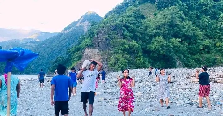 बराहक्षेत्र मन्दिरमा स्थानीयले थाले श्रमदान अभियान