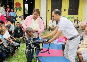 रास्वपाले दियो विद्यार्थीलाई शैक्षिक सामग्री