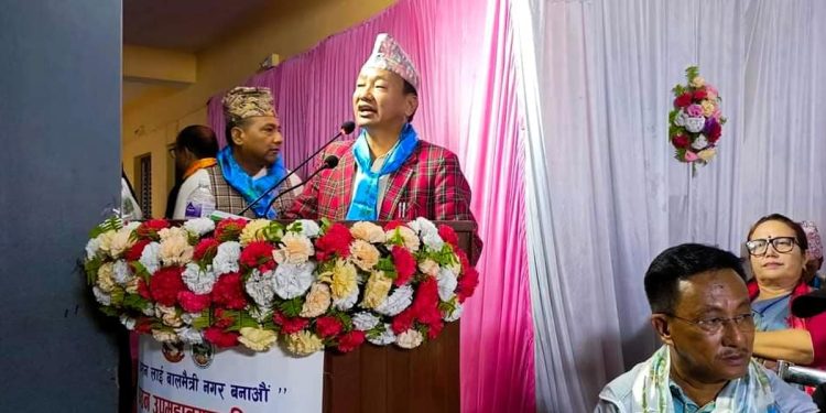 ५१ सूचक पुरा गर्दै धरान–३ बालमैत्री वडा घोषणा