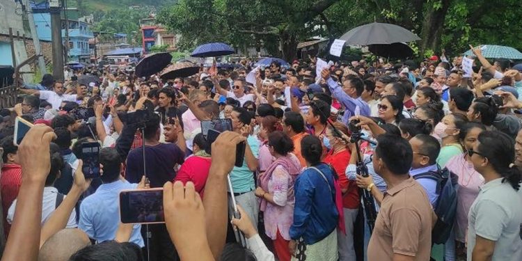 मेयर साम्पाङविरुद्ध धरानका १० राजनीतिक दल आन्दोलित