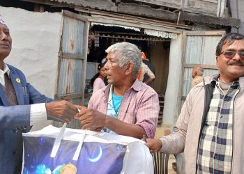 जाडो छल्न रामधुनीका जेष्ठ नागरिकलाई फाइबर सिरक