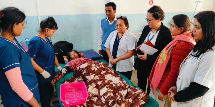 जिल्ला अस्पताल सुनसरीमा सुरु भयो महिलाको आङ खस्ने रोगको उपचार