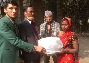 जाडो छल्न रामधुनी नगरपालिका–९ मा ३०० जनालाई न्यानो कपडा वितरण
