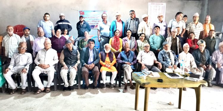 एमालेको जरा अभियान– सुनसरीको बलाहाका ९२ वर्षीय वृद्धले गराए सदस्यता नविकरण