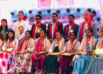 आफ्ना सन्तानलाई सुनसरी स्टार एकेडेमीमा पढाउने १० एकल महिला सम्मानित