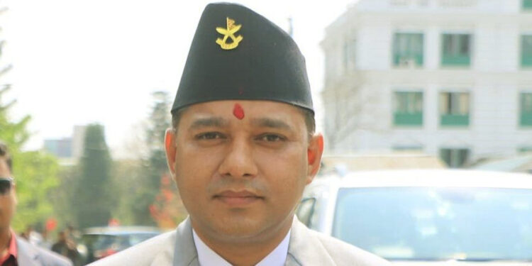 इटहरी आसपास बत्ति जाने समस्याले नागरिक हैरान, सेवा सुधार गर्न सांसद थापाको आग्रह