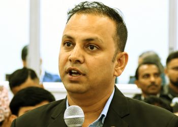 बालेन लक्षित मनिष झाको टिप्पणी- गाडीको कालो सीसा हटायौं, अब कालो चस्मा हटाउनुपर्छ